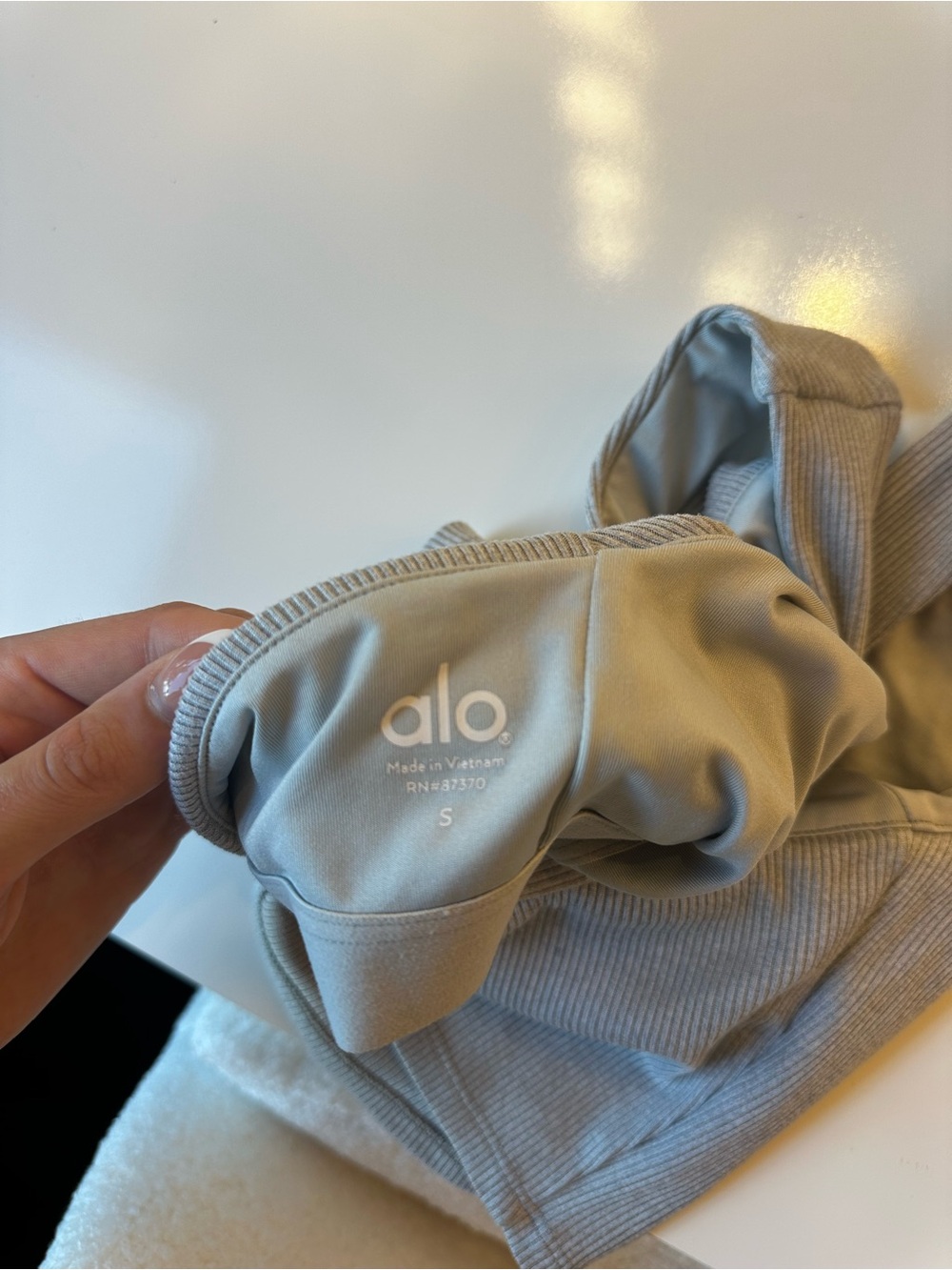 ALO Ribbed Crop Tank - Picture 3 of 3